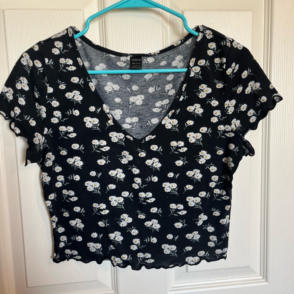SHEIN Black and White Floral Crop Top